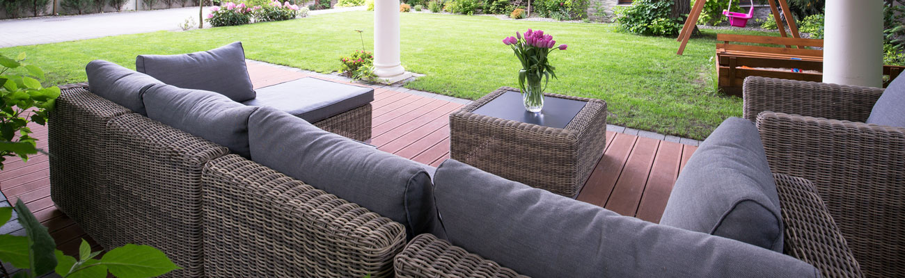 Jön a jó idő, üljünk ki a szabadba: Íme, az új kerti bútor - és kiegészítő trendek!