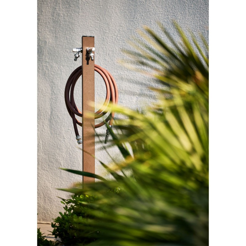 Modern alumínium kerti állókút, bronz - Aquapoint Triangle