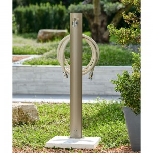 Modern alumínium kerti állókút talppal, szürke - Aquapoint Totem