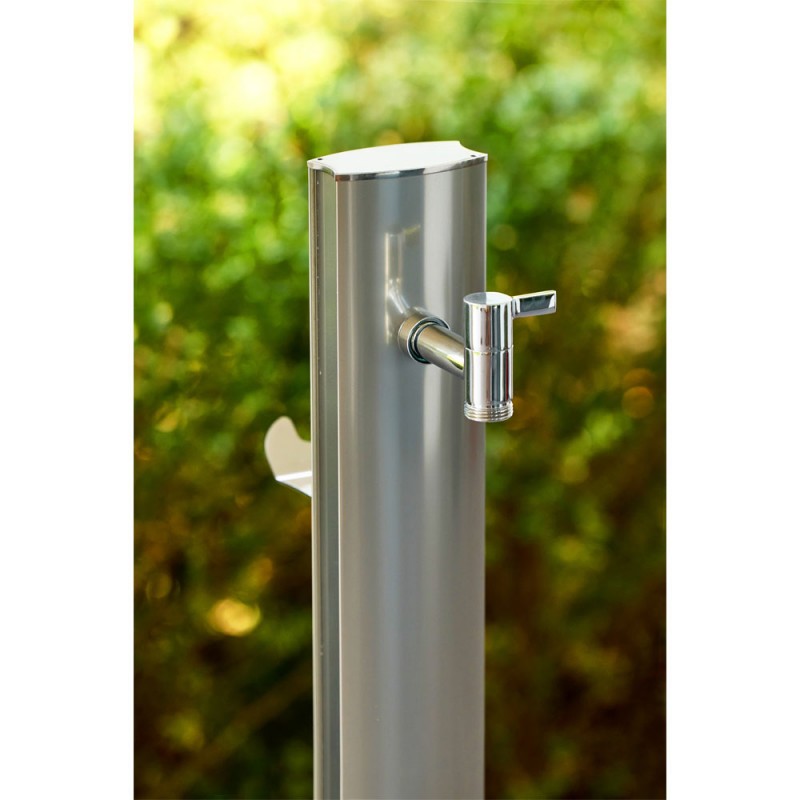 Modern alumínium kerti állókút talppal, inox - Aquapoint Steelo
