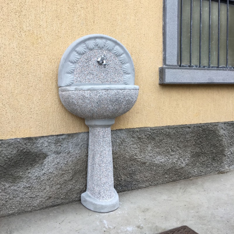 Garigliano beton kerti falikút, fehér-rózsaszín-fekete
